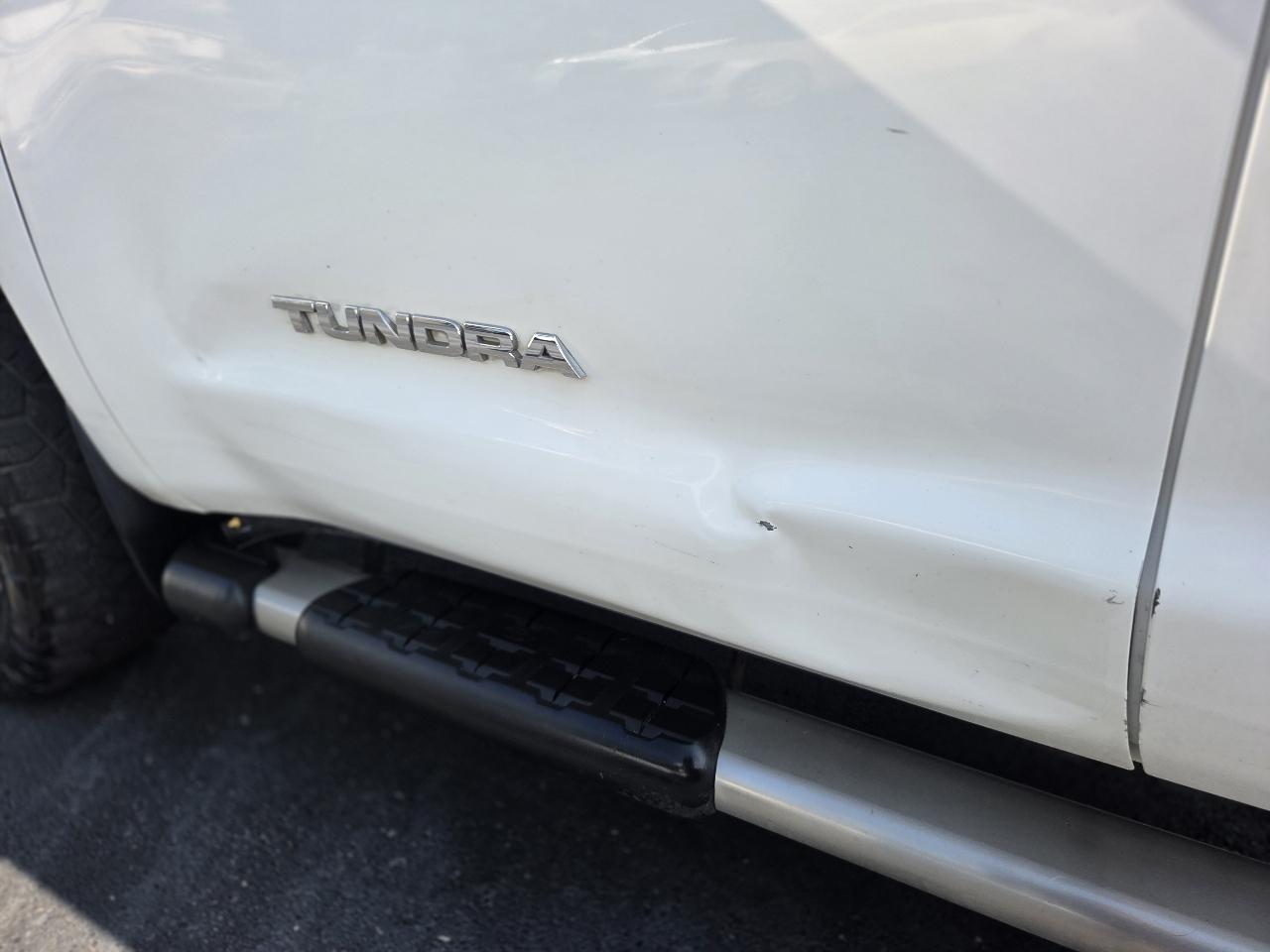 Toyota Tundra Tundra-Grade CrewMax 5.7L 2WD 2010