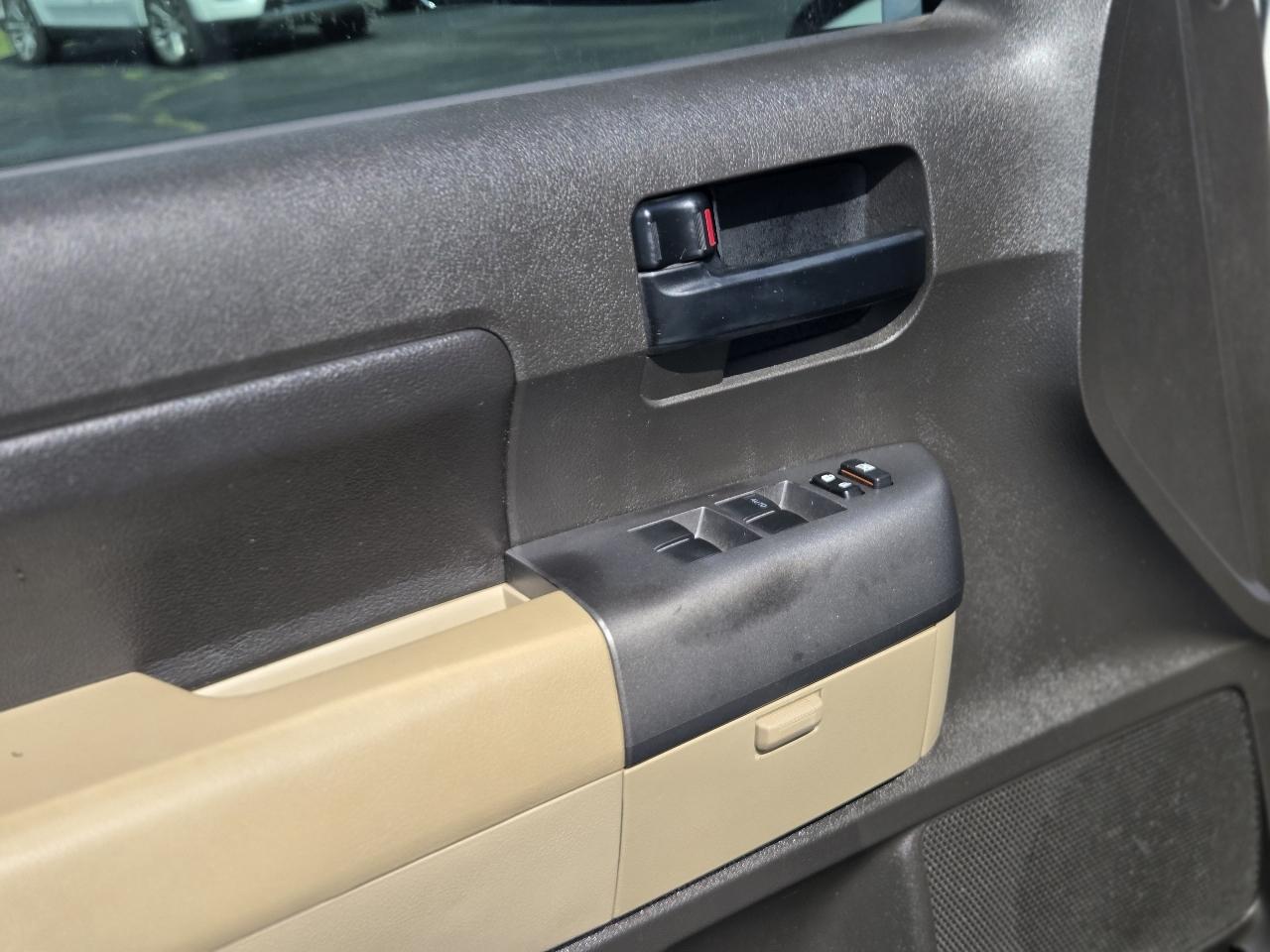 Toyota Tundra Tundra-Grade CrewMax 5.7L 2WD 2010