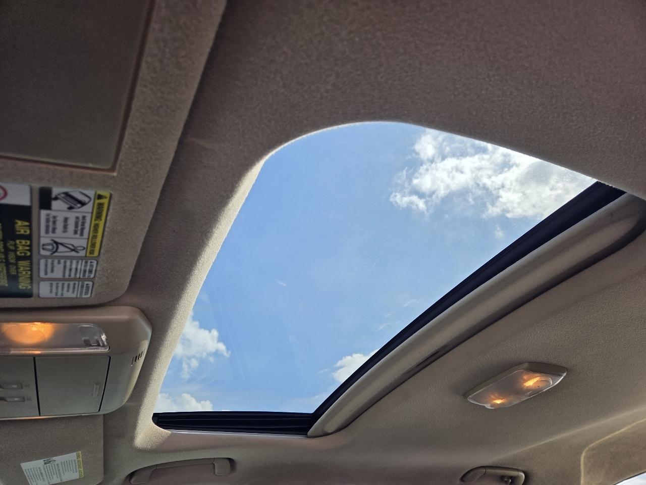 Toyota Tundra Tundra-Grade CrewMax 5.7L 2WD 2010