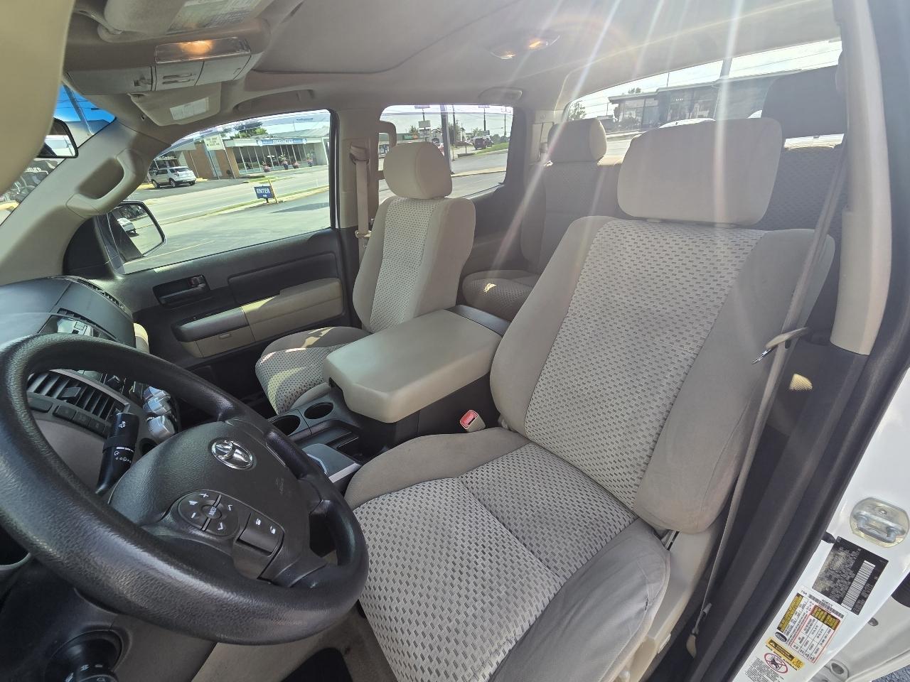 Toyota Tundra Tundra-Grade CrewMax 5.7L 2WD 2010