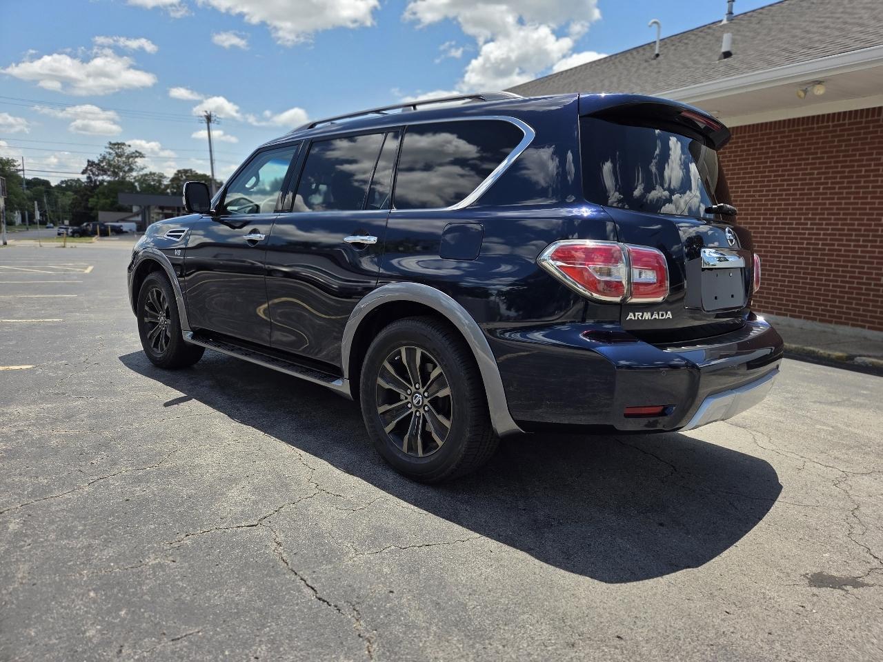 Nissan Armada Platinum AWD 2017