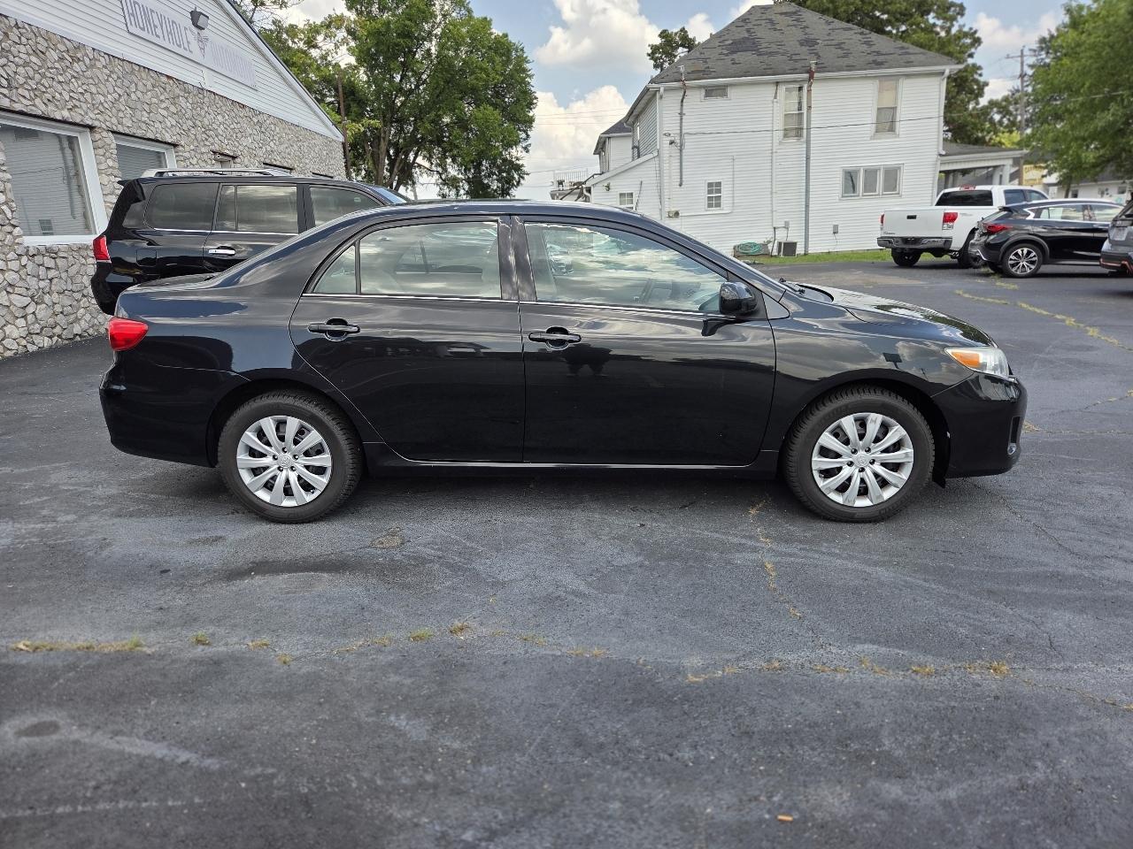 Toyota Corolla LE 4-Speed AT 2013