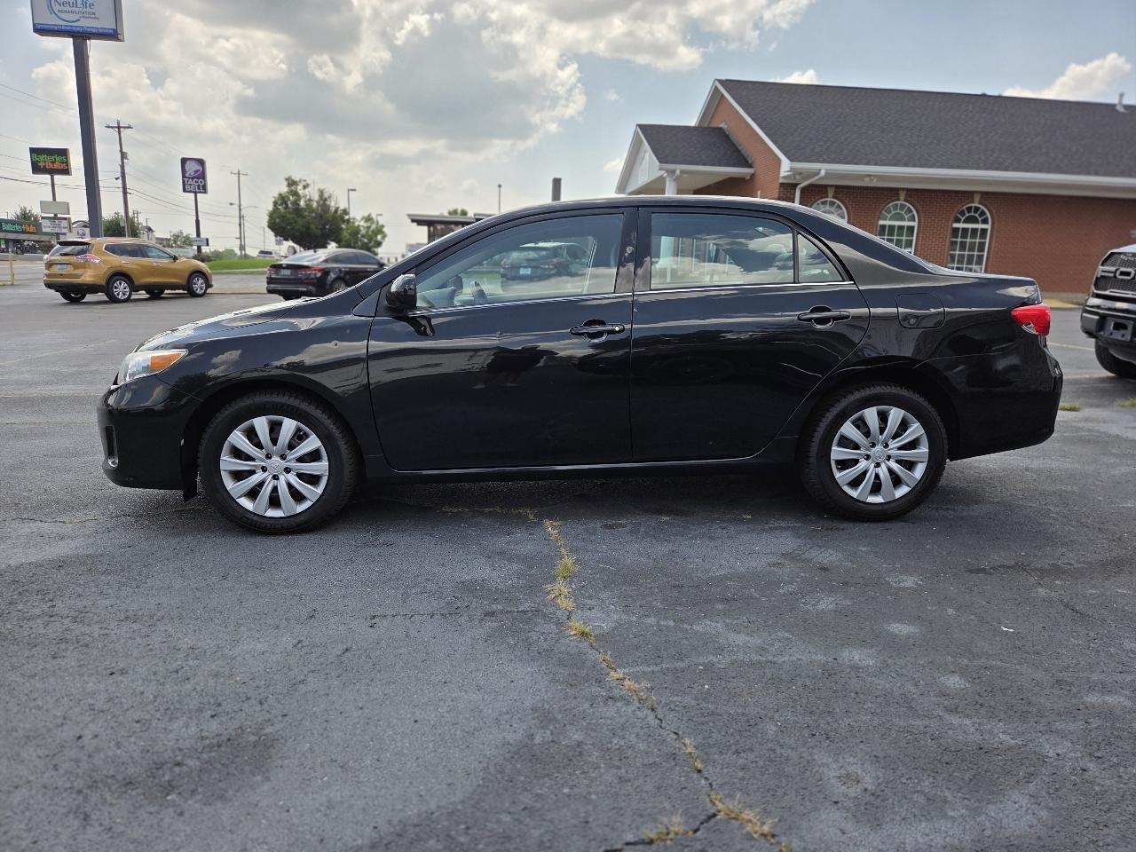 Toyota Corolla LE 4-Speed AT 2013
