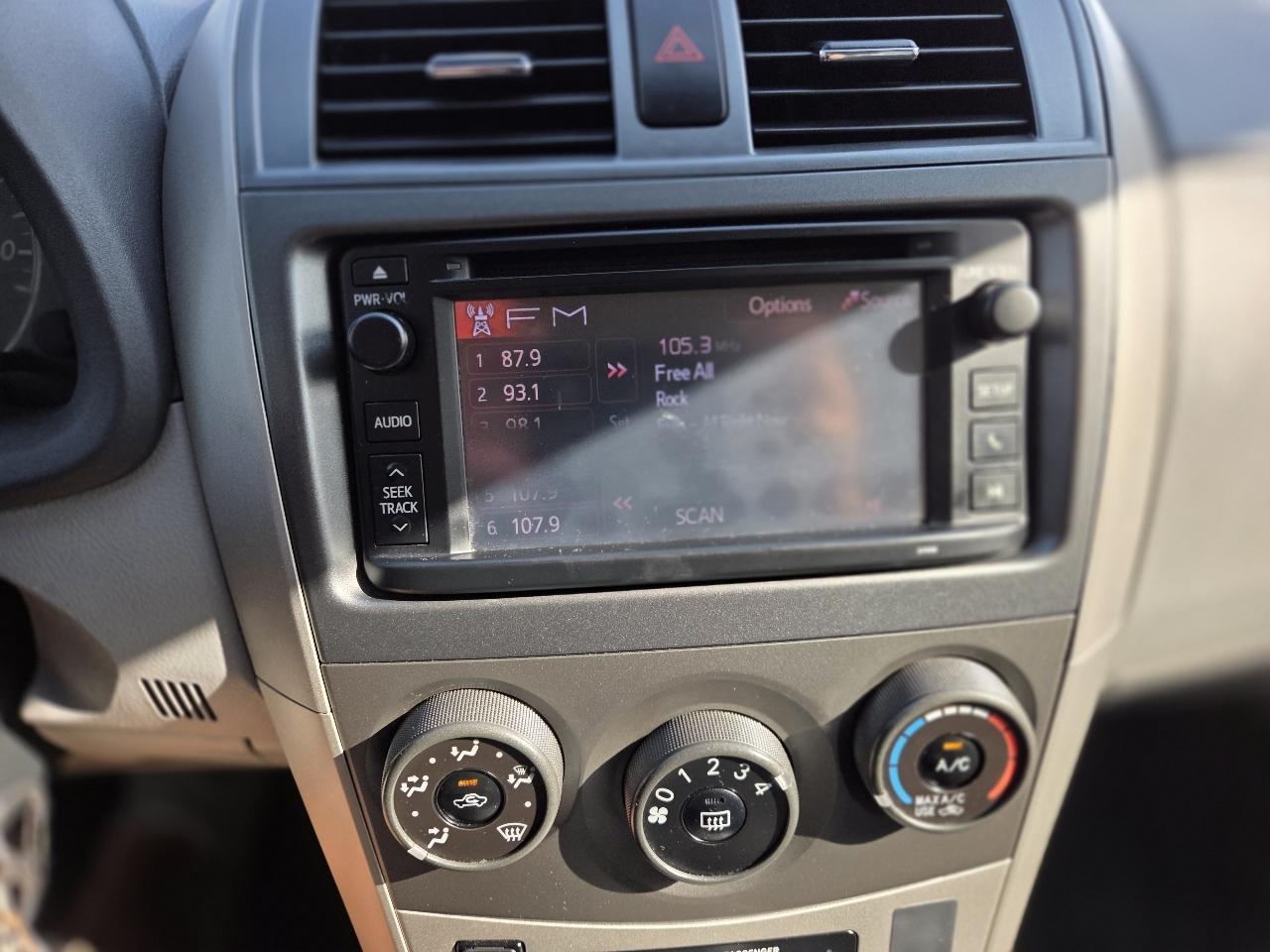 Toyota Corolla LE 4-Speed AT 2013