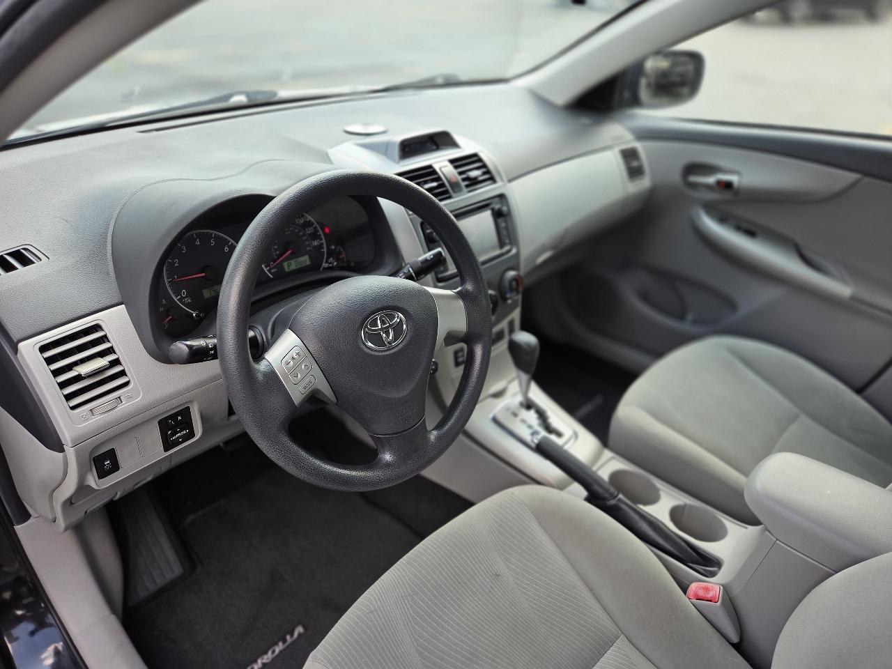 Toyota Corolla LE 4-Speed AT 2013