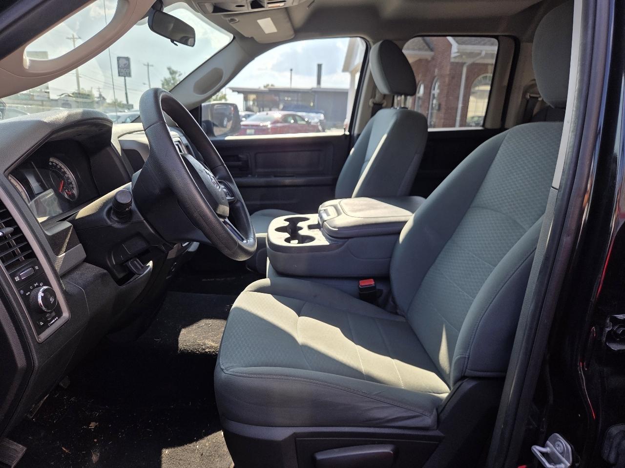 RAM 1500 Tradesman Quad Cab 4WD 2018