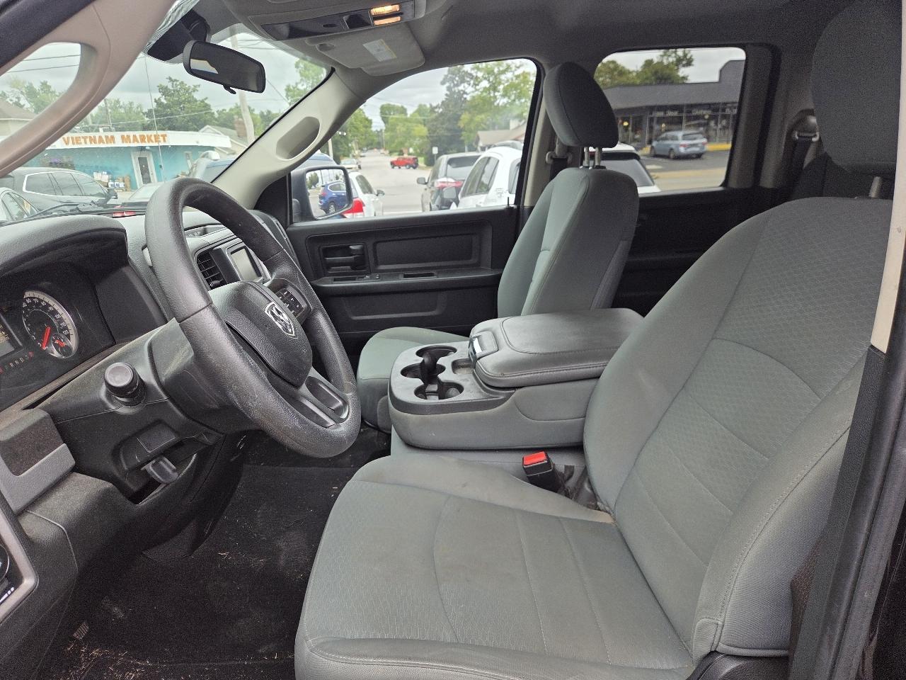 RAM 1500 Express 4x4 Quad Cab 6'4" Box *Ltd Avail* 2018