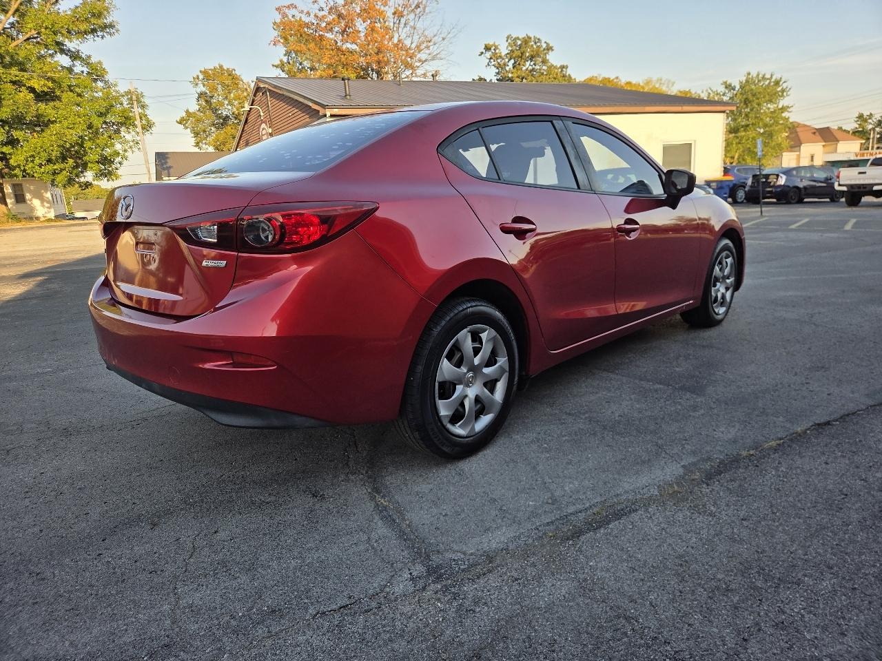 Mazda MAZDA3 i SV AT 4-Door 2015