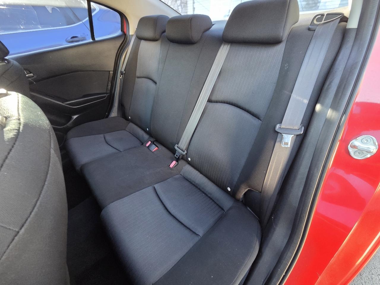 Mazda MAZDA3 i SV AT 4-Door 2015