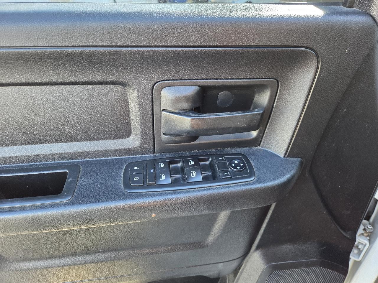 RAM 2500 Tradesman Crew Cab SWB 4WD 2015