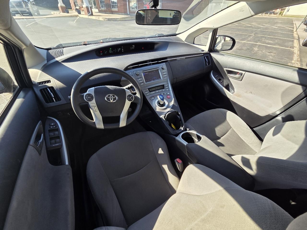 Toyota Prius Two 2015