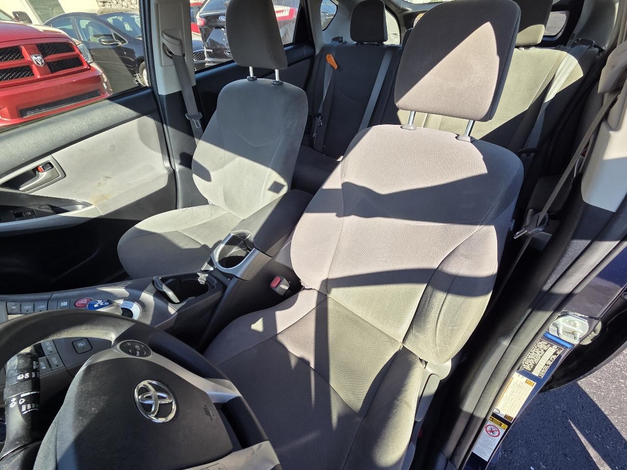 Toyota Prius Two 2015