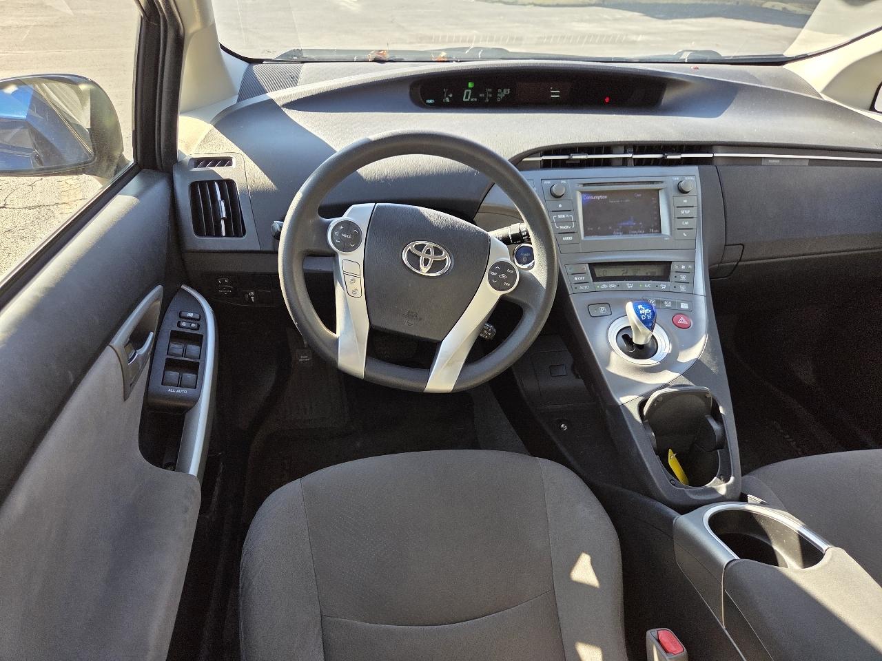 Toyota Prius Two 2015