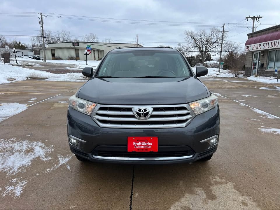 Toyota Highlander Base 4WD 2012