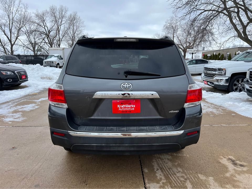 Toyota Highlander Base 4WD 2012