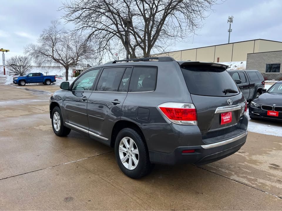 Toyota Highlander Base 4WD 2012