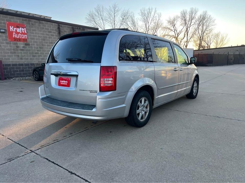 Chrysler Town & Country Touring 2010