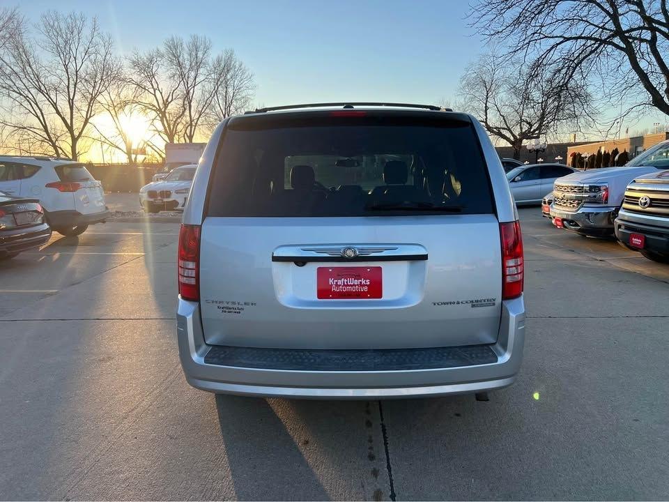 Chrysler Town & Country Touring 2010