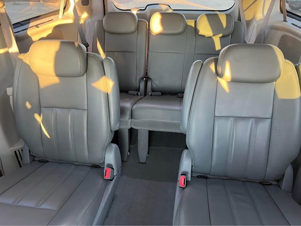 Chrysler Town & Country Touring 2010