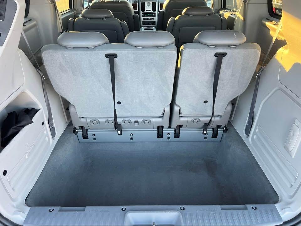 Chrysler Town & Country Touring 2010