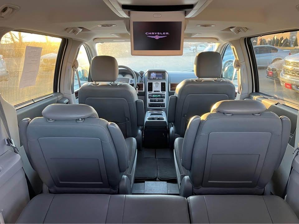 Chrysler Town & Country Touring 2010