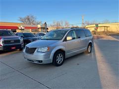 2010 Chrysler Town & Country 