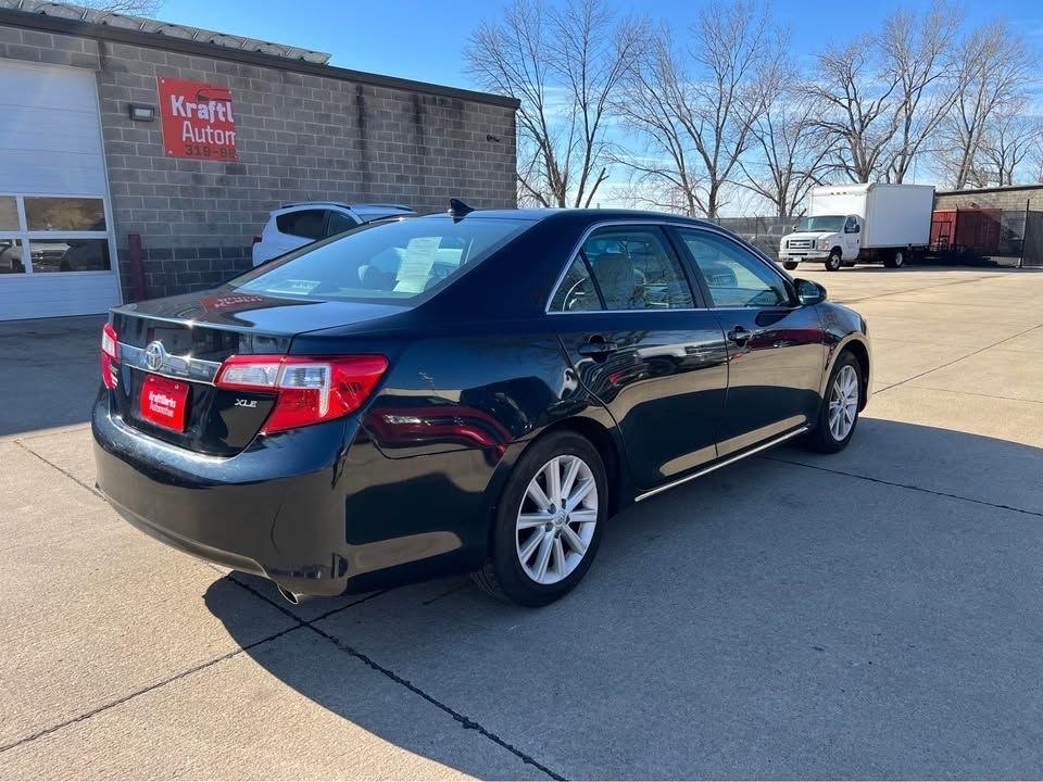 Toyota Camry SE V6 2012