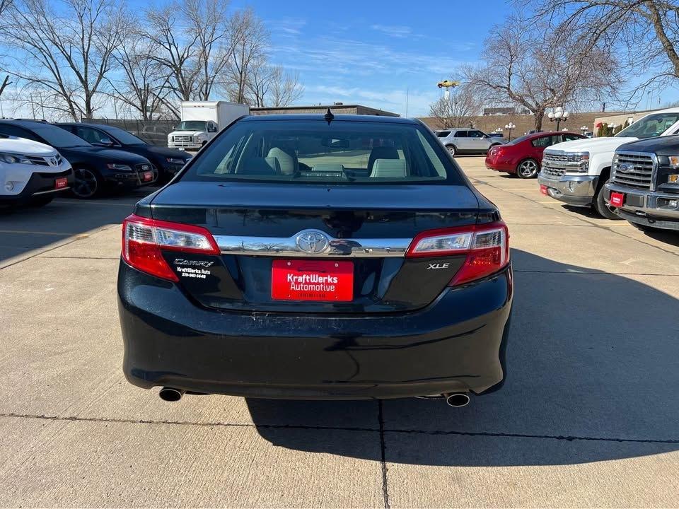 Toyota Camry SE V6 2012