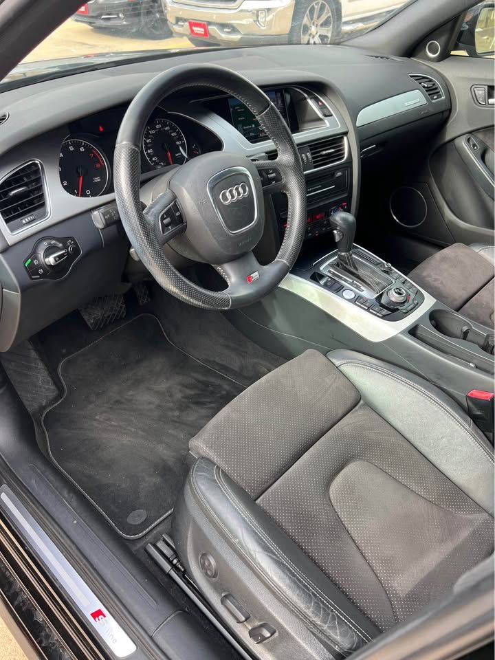 Audi A4 2.0T Sedan quattro Tiptronic 2012