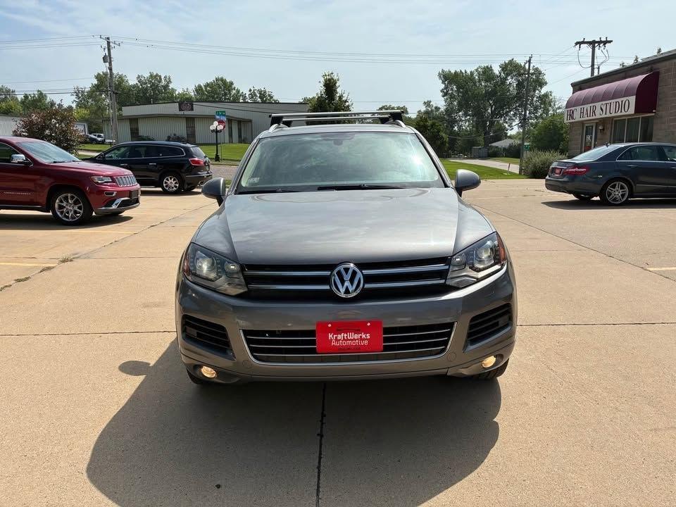 Volkswagen Touareg TDI Sport w/Navigation 2012