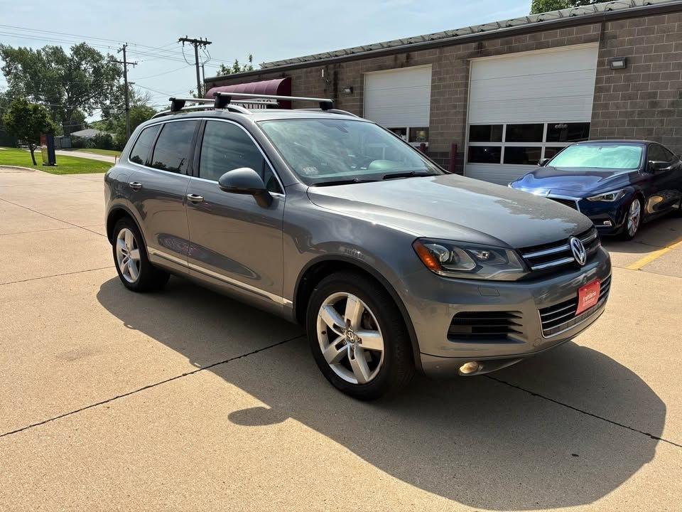 Volkswagen Touareg TDI Sport w/Navigation 2012