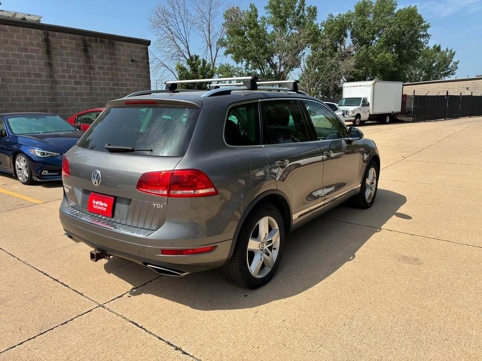 Volkswagen Touareg TDI Sport w/Navigation 2012