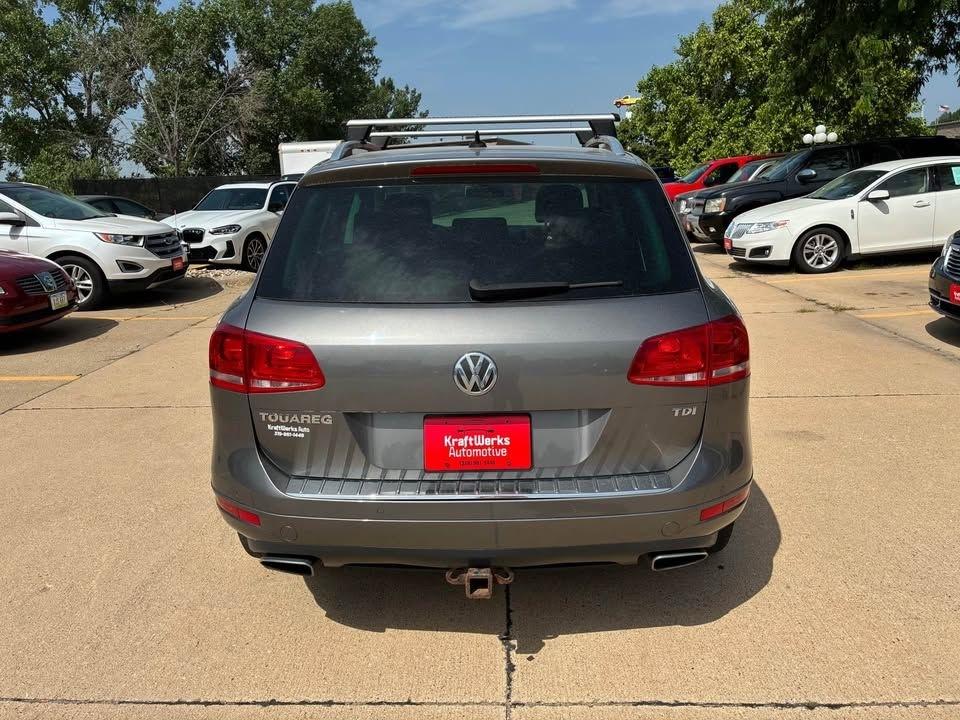 Volkswagen Touareg TDI Sport w/Navigation 2012