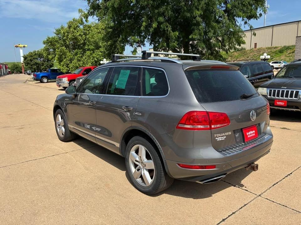 Volkswagen Touareg TDI Sport w/Navigation 2012