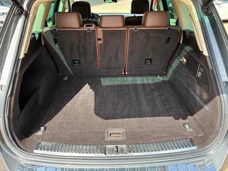 Volkswagen Touareg TDI Sport w/Navigation 2012