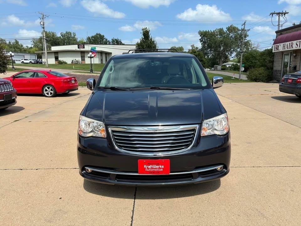 2014 Chrysler Town & Country Touring-L - Photo 2