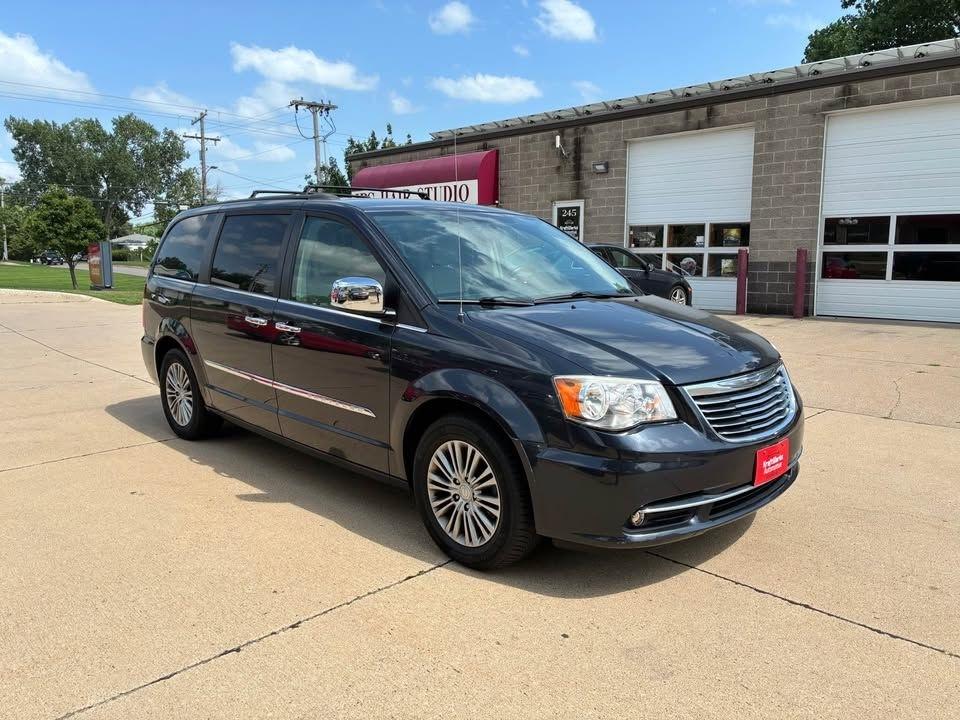2014 Chrysler Town & Country Touring-L - Photo 3