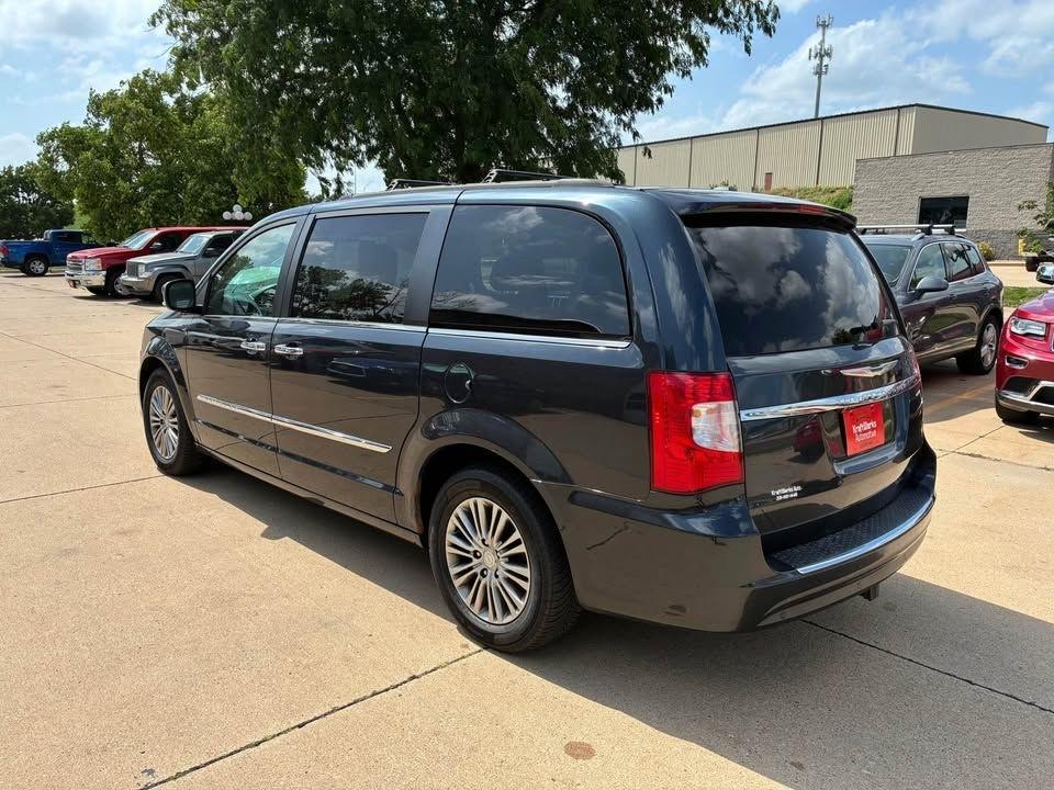 2014 Chrysler Town & Country Touring-L - Photo 6