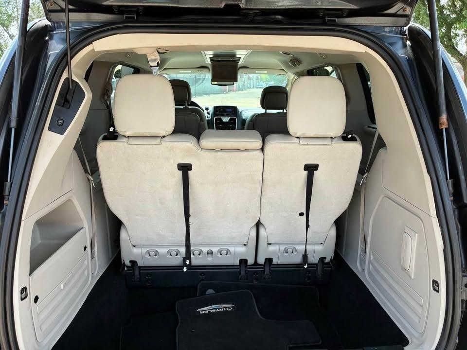 2014 Chrysler Town & Country Touring-L - Photo 12