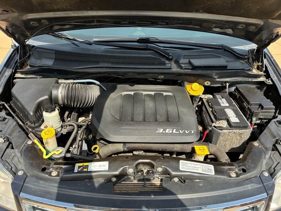 2014 Chrysler Town & Country Touring-L - Photo 13