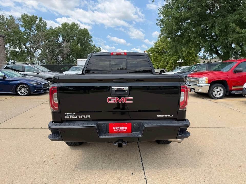GMC Sierra 1500 Denali Crew Cab Long Box 4WD 2017