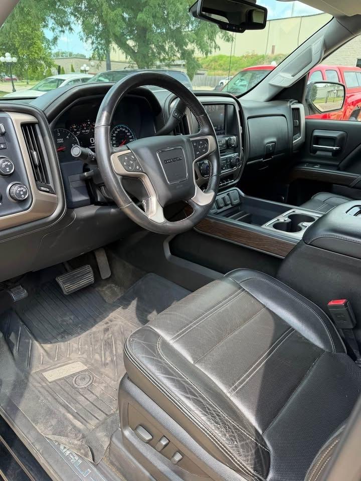 GMC Sierra 1500 Denali Crew Cab Long Box 4WD 2017