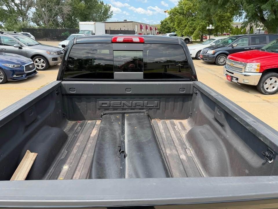 GMC Sierra 1500 Denali Crew Cab Long Box 4WD 2017