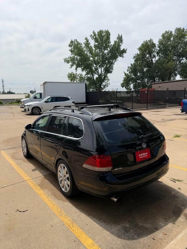 Volkswagen Jetta SportWagen 2.0L TDI 2011