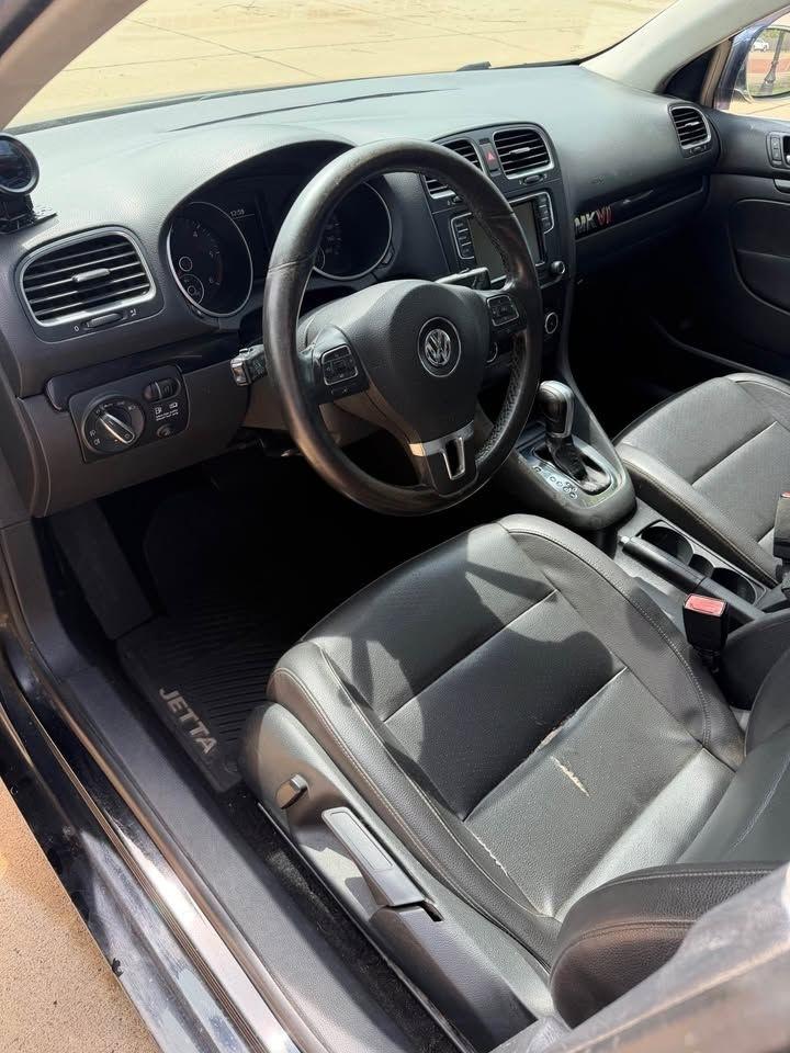 Volkswagen Jetta SportWagen 2.0L TDI 2011
