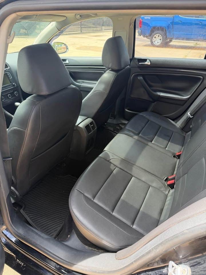 Volkswagen Jetta SportWagen 2.0L TDI 2011
