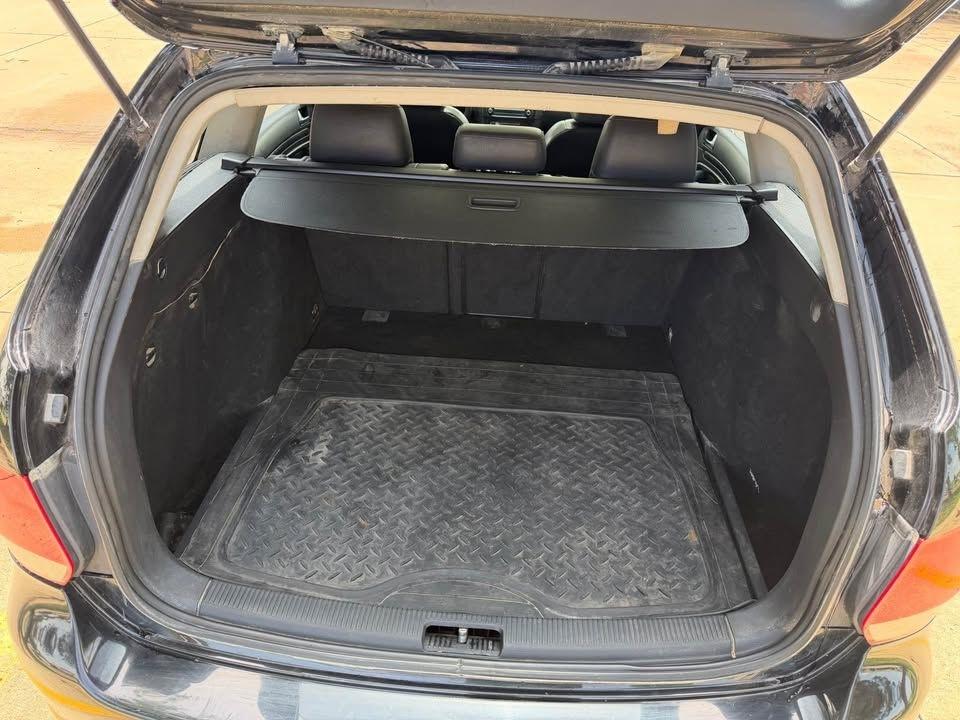 Volkswagen Jetta SportWagen 2.0L TDI 2011