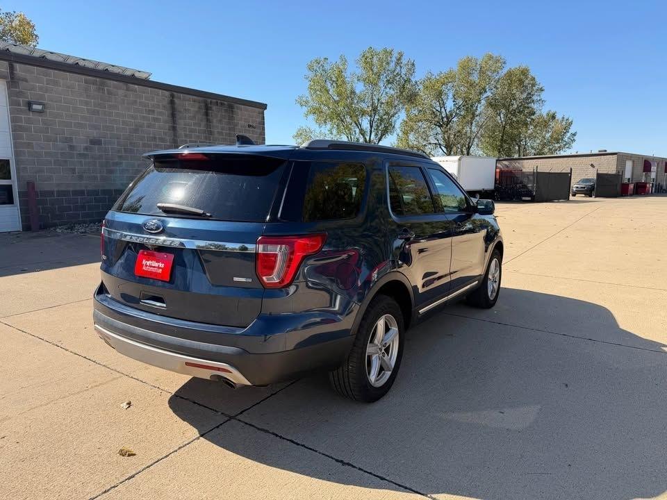 Ford Explorer photo 4