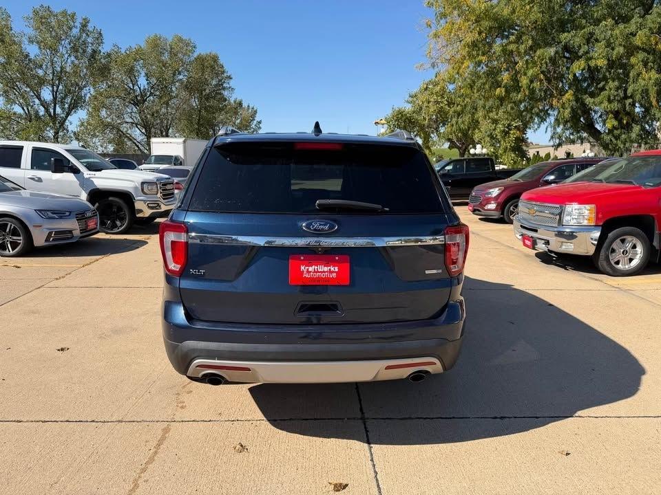 Ford Explorer photo 5