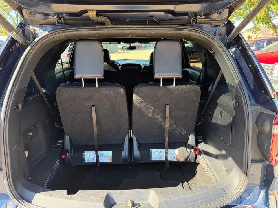 Ford Explorer photo 11